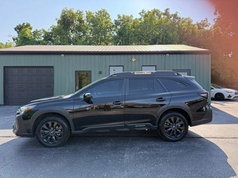 Used 2025 Subaru Outback Onyx Edition XT AWD/4WD image 3
