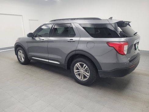 Used 2022 Ford Explorer XLT image 3
