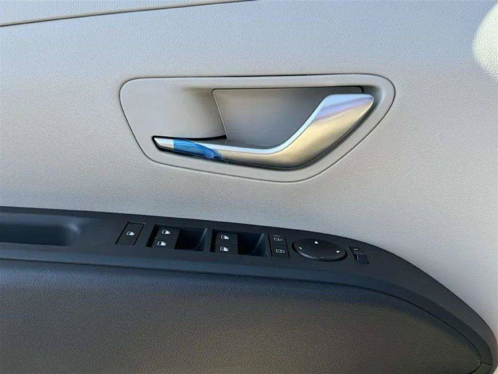 Used 2025 Hyundai Tucson SEL FWD image 12