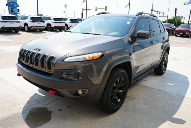 Used 2017 Jeep Cherokee Trailhawk w/ Cold Weather Group AWD/4WD image 34