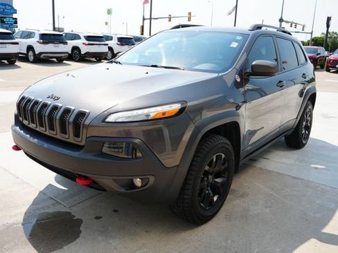 Used 2017 Jeep Cherokee Trailhawk w/ Cold Weather Group AWD/4WD image 34