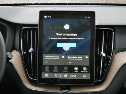 New 2026 Volvo XC60 B5 Plus w/ Climate Package image 8