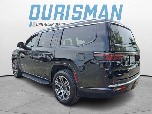 Certified 2024 Jeep Wagoneer Series II w/ Flexible Seating Group AWD/4WD image 4
