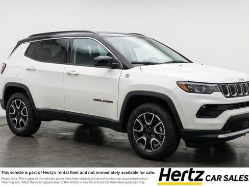 Used 2025 Jeep Compass Trailhawk image 1