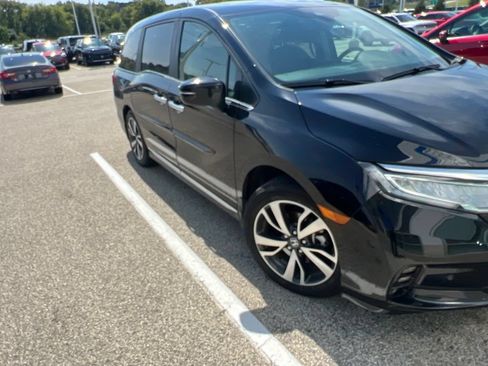 Used 2024 Honda Odyssey Touring image 2