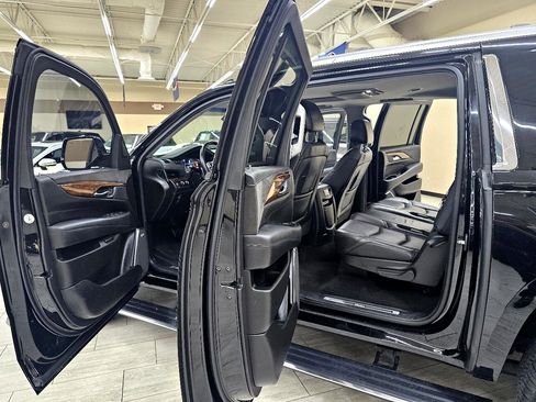 Used 2017 Cadillac Escalade ESV Premium Luxury image 17