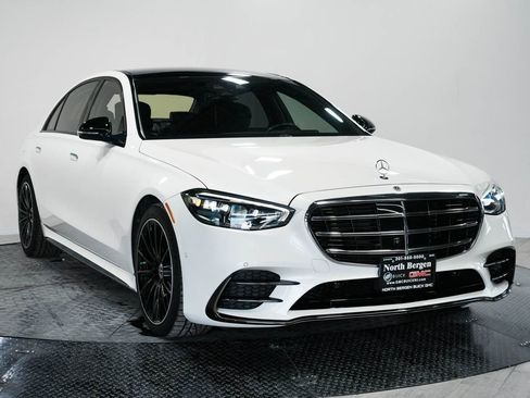Used 2023 Mercedes-Benz S 500 4MATIC w/ AMG Line image 3
