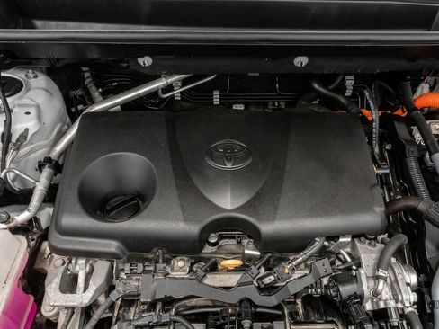 Used 2022 Toyota RAV4 XLE w/ Convenience Package AWD/4WD image 4