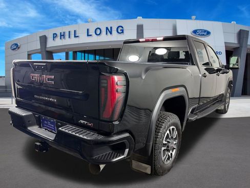 Used 2024 GMC Sierra 2500 AT4 AWD/4WD image 5