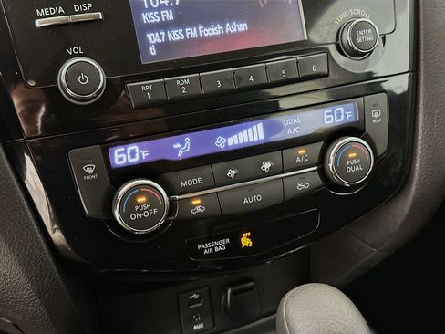 Used 2015 Nissan Rogue SV w/ SV Family Package FWD image 22