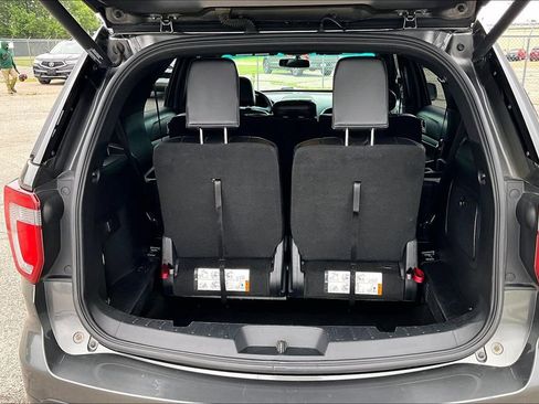 Used 2017 Ford Explorer XLT w/ Equipment Group 202A FWD image 33