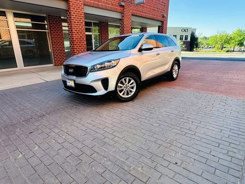 Used 2020 Kia Sorento LX FWD image 3