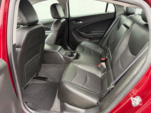 Used 2017 Chevrolet Volt LT w/ Comfort Package FWD image 19