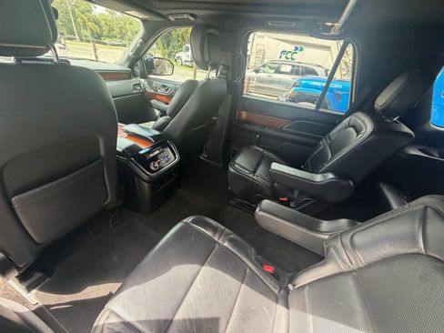 Used 2018 Lincoln Navigator Select RWD image 12