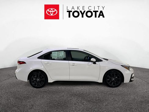 Used 2024 Toyota Corolla SE w/ SE Premium Package image 10