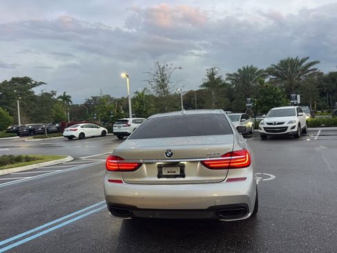 Used 2018 BMW 750i image 23