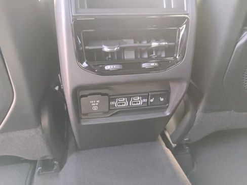 New 2025 Jeep Grand Cherokee Limited image 16