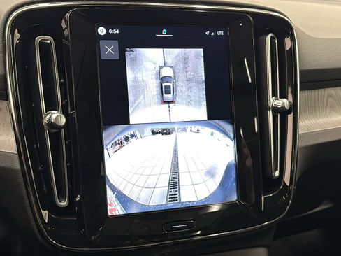 New 2026 Volvo XC40 B5 Plus w/ Protection Package Premier image 18