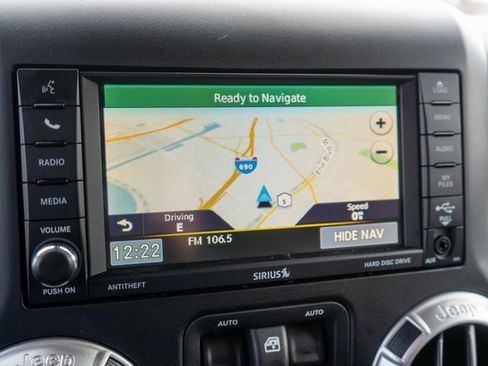 Used 2017 Jeep Wrangler Unlimited Rubicon w/ Connectivity Group image 25