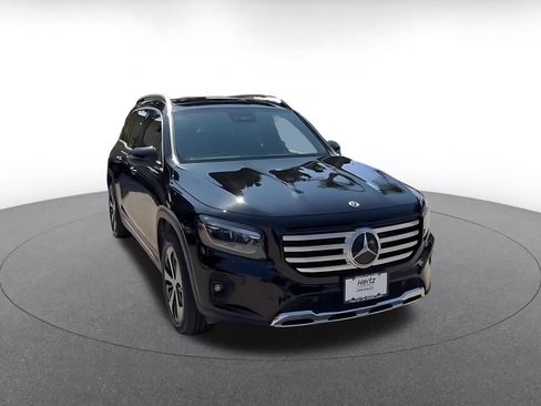Used 2025 Mercedes-Benz GLB 250 4MATIC image 3