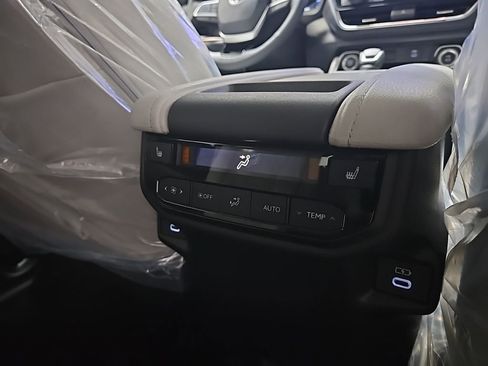 Used 2026 Toyota Grand Highlander Limited image 27