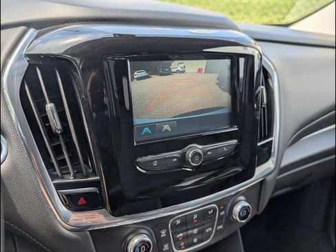 Used 2018 Chevrolet Traverse LT FWD image 11