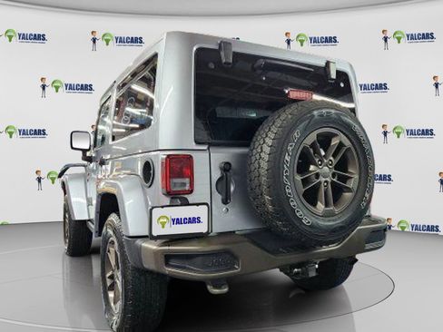 Used 2017 Jeep Wrangler Sahara AWD/4WD image 6