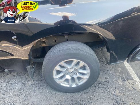 Used 2023 Chevrolet Silverado 1500 RST AWD/4WD image 3