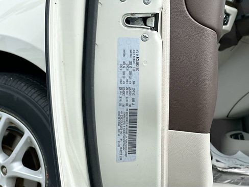 Used 2020 Chrysler Pacifica Touring image 30