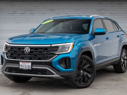 Used 2024 Volkswagen Atlas Cross Sport SE image 3