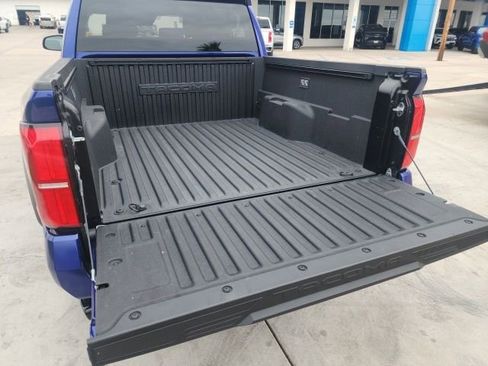Used 2025 Toyota Tacoma TRD Off-Road image 15