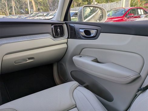 Certified 2023 Volvo XC60 B5 Ultimate w/ Protection Package Premier image 21