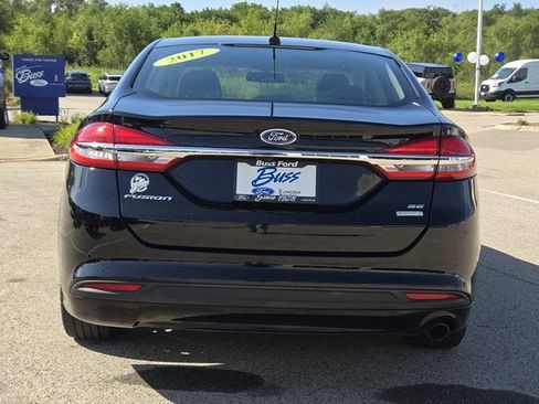 Used 2017 Ford Fusion SE w/ Fusion SE Technology Package FWD image 12