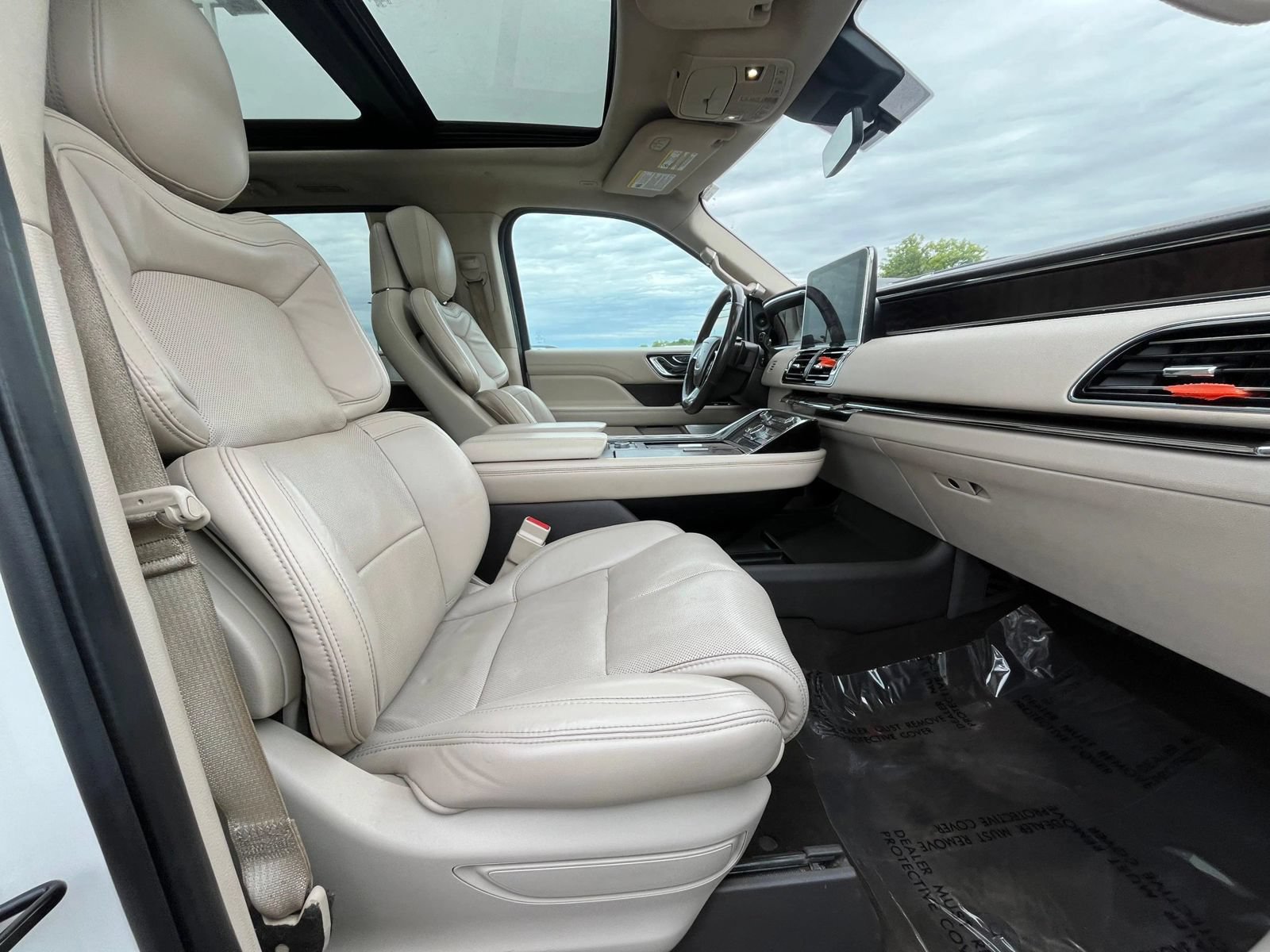 Used 2020 Lincoln Navigator Reserve w/ Luxury Package RWD image 31