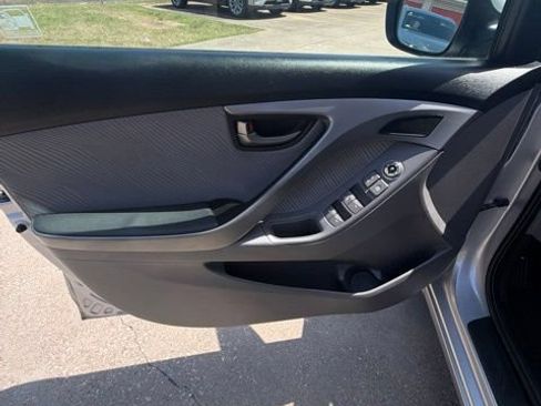 Used 2013 Hyundai Elantra GLS w/ Preferred Pkg FWD image 13