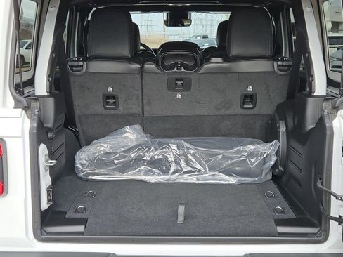 Used 2022 Jeep Wrangler Unlimited Rubicon w/ Trailer Tow Package image 8