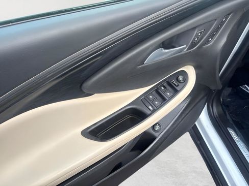Used 2017 Buick Envision Essence FWD image 25