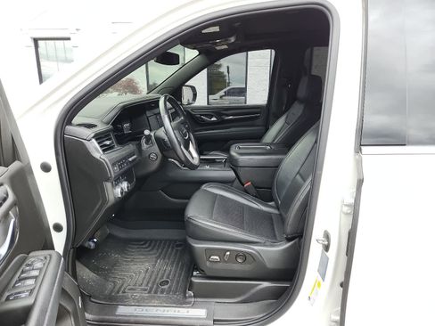 Used 2022 GMC Yukon XL Denali AWD/4WD image 15
