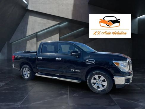 Used 2017 Nissan Titan SV AWD/4WD image 3
