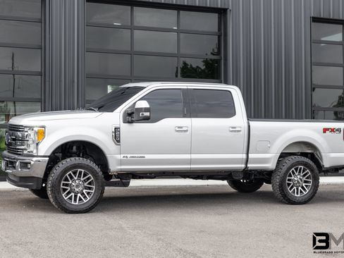 Used 2017 Ford F250 Lariat w/ Lariat Value Package AWD/4WD image 3