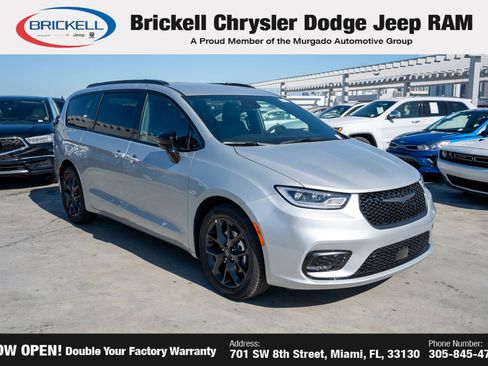 New 2026 Chrysler Pacifica Select w/ S Appearance Package image 3