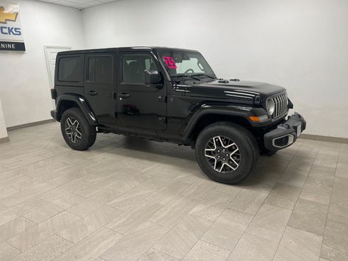 Used 2025 Jeep Wrangler Unlimited Sahara AWD/4WD image 2