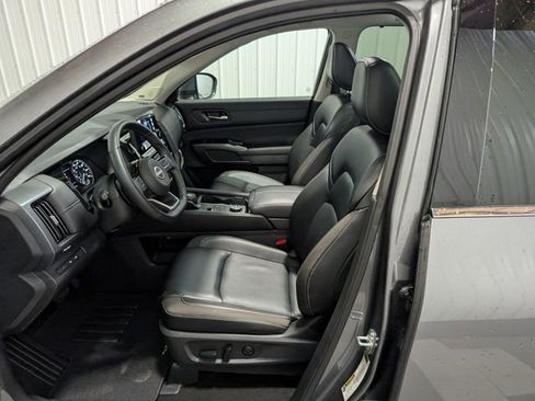 Used 2023 Nissan Pathfinder SL w/ SL Premium Package AWD/4WD image 16