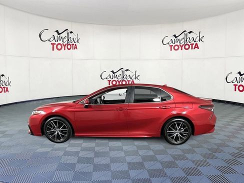 Used 2022 Toyota Camry SE image 4