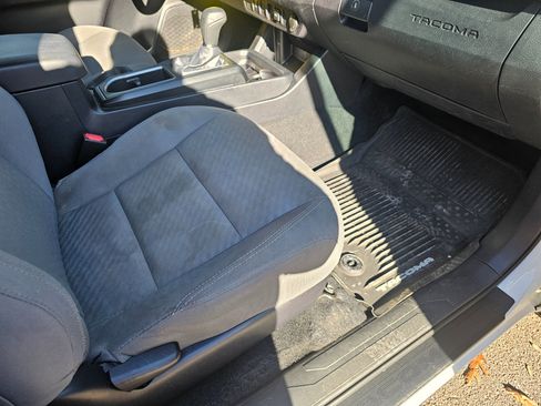 Used 2020 Toyota Tacoma TRD Off-Road image 18