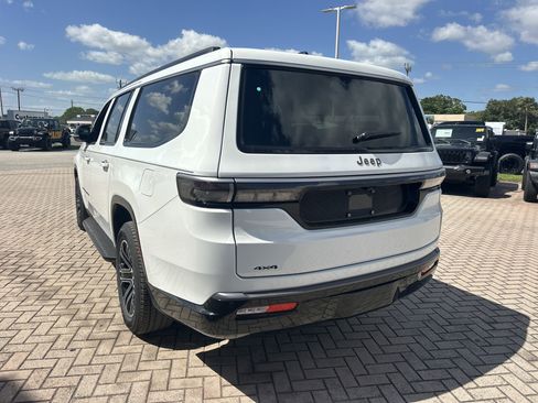 New 2026 Jeep Grand Wagoneer L 4WD w/ Premium Group I image 8