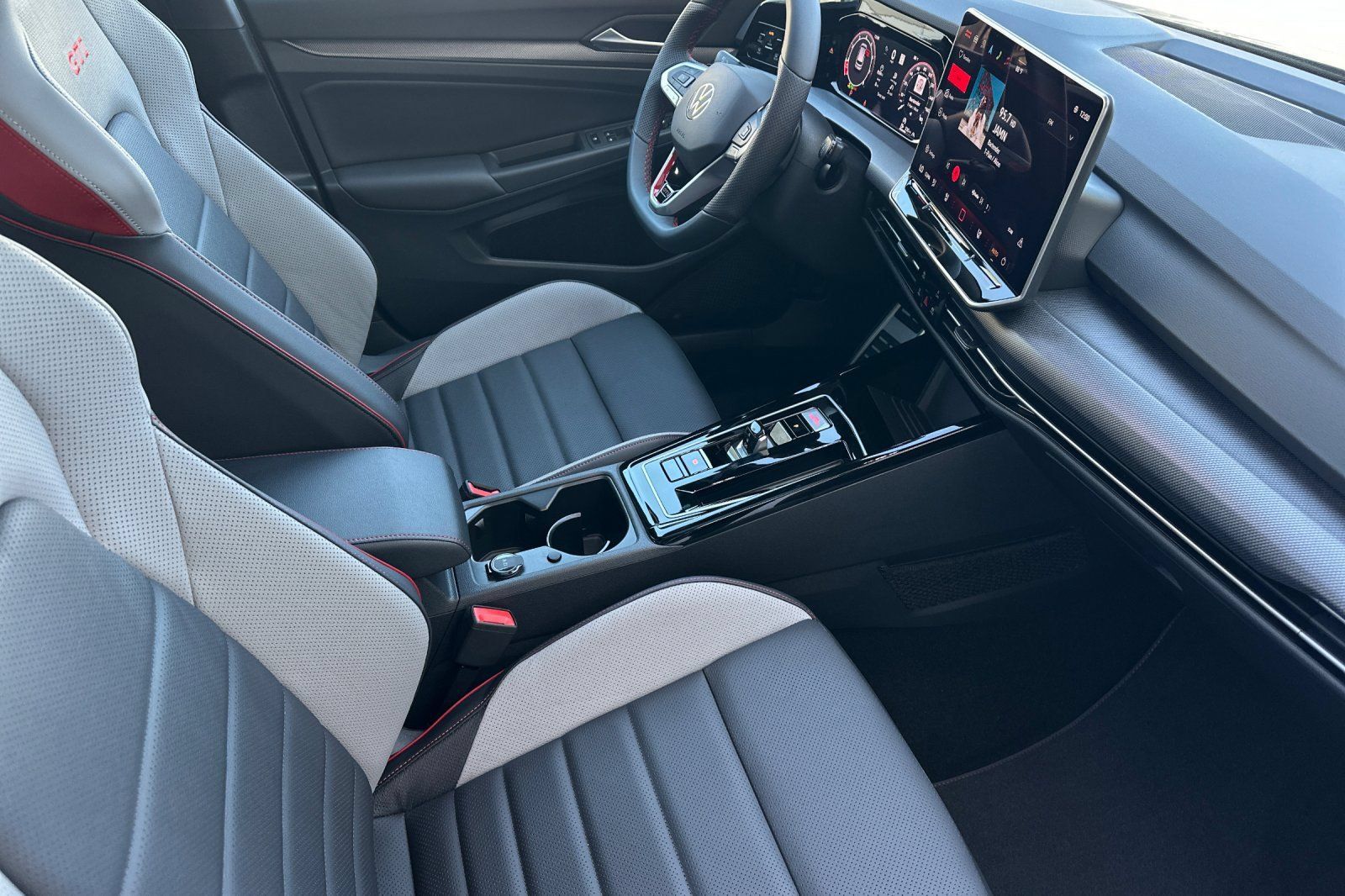 New 2026 Volkswagen GTI SE FWD image 14
