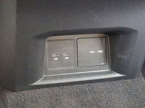 Used 2022 Volkswagen Atlas Cross Sport SE AWD/4WD image 14