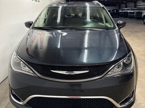 Used 2020 Chrysler Pacifica Touring-L image 13