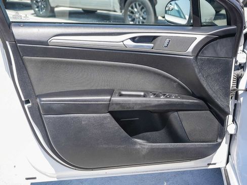 Used 2018 Ford Fusion SE w/ Fusion SE Technology Package FWD image 21